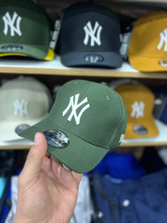 BONÉ NEW ERA na internet