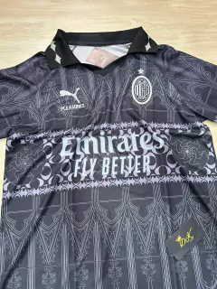 QUARTA CAMISA NOVA MILAN PRETA na internet