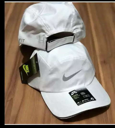 BONÉ NIKE BRANCO REFLETIVO