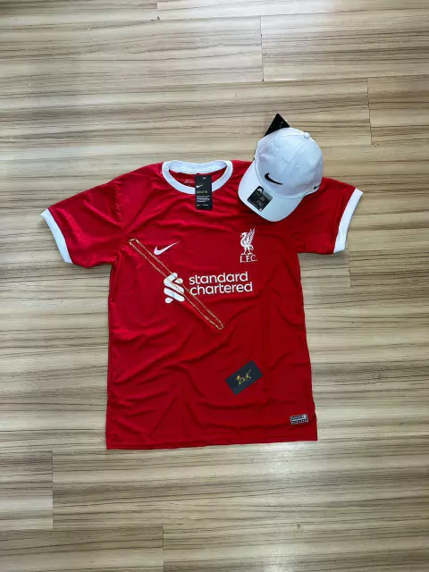 KIT - LIVERPOOL VERMELHA 23/24 NOVA+ BONÉ NIKE BRANCO