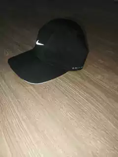 BONÉ NIKE PRETO REFLETIVO na internet