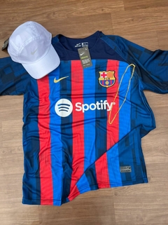 KIT BARCELONA LISTRADA NOVA + BONÉ NIKE BRANCO