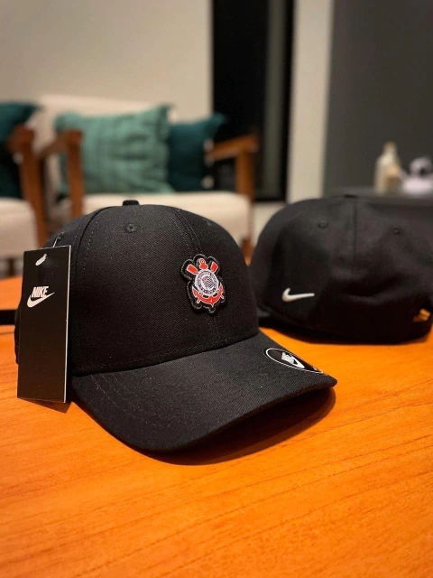BONÉ CORINTHIANS PRETO SÍMBOLO VERMELHO - comprar online