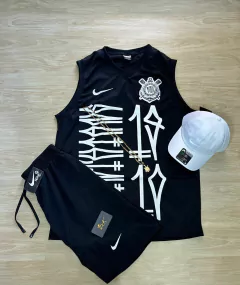 KIT REGATA -CORINTHIANS PRETA +BERMUDA NIKE PRETA + BONÉ NIKE BRANCO