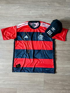 KIT- Camisa Flamengo Nova 23+ Boné Adidas Preto - comprar online