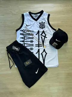KIT REGATA -CORINTHIANS BRANCA +BERMUDA NIKE PRETA + BONÉ NIKE PRETO na internet