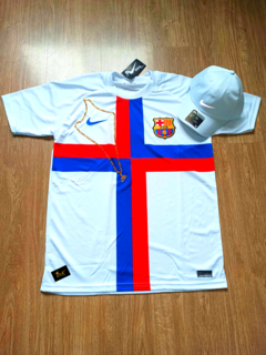 KIT BARCELONA BRANCA CRUZ VERMELHA + BONE NIKE BRANCO + CORRENTE OURO NIKE