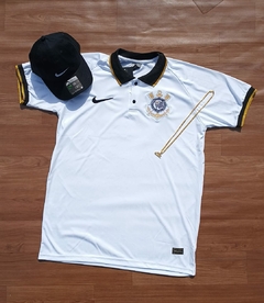 Kit Polo Corinthians Branca c/ dourado +boné preto