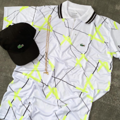 Kit Lacoste Geométrica Branca + Boné Lacoste Preto + Corrente