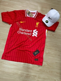 KIT CAMISA LIVERPOOL VERMELHA + BONÉ NIKE BRANCO - comprar online