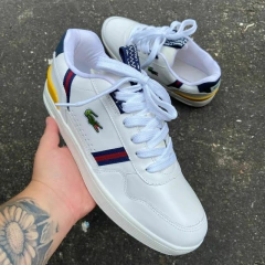 LACOSTE T-CLIP - BRANCO COM AZUL/VERMELHO/AMARELO na internet