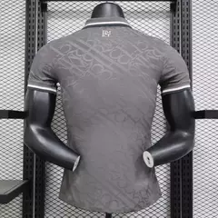 Modelo JOGADOR REAL MADRID UNIFORME 3 24/25 - Dk Store