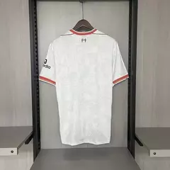 Modelo torcedor - Liverpool Uniforme 2 - 24/25 na internet