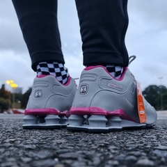 NIKE SHOX NZ 4 MOLAS CINZA C/ ROSA na internet
