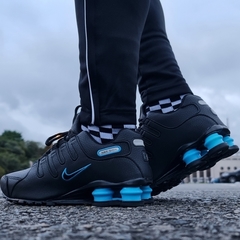 NIKE SHOX NZ 4 MOLAS PRETO C/ AZUL - Dk Store