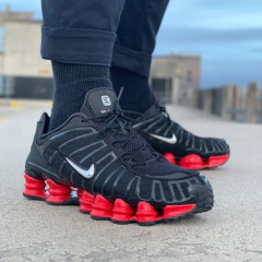 NIKE SHOX TL 12 MOLAS - PRETO COM MOLAS VERMELHO