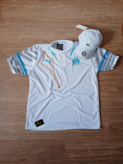 KIT POLO BRANCA OLYMPIQUE DE MARSELHA + BONÉ LACOSTE BRANCO