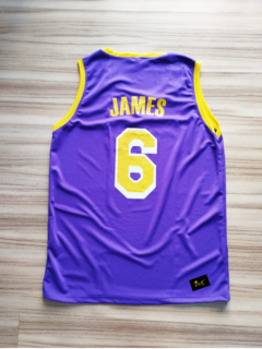REGATA BASQUETE - LAKERS JAMES ROXA - comprar online