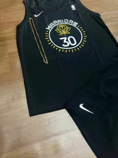 KIT REGATA- GOLDEN STATE PRETA + BERMUDA NIKE na internet