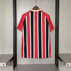 Modelo torcedor - São Paulo Uniforme 2 - 2025 na internet