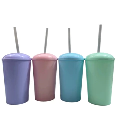 VASOS CON TAPA Y SORBETE 600CC. COD: 482