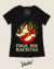 Blusinha negra con diseño gráfico de un fantasma y llamas, con el texto "Fogo Nos Racistas".