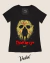 Blusinha preta com estampa de Jason Voorhees do filme Friday the 13th, destacando uma máscara e manchas vermelhas.
