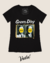 Blusinha feminina preta da banda Green Day com estampa de fotos em preto e branco e texto "nimrod."