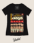 Camiseta preta com estampa do filme "Reservoir Dogs" Cães de Aluguel de Quentin Tarantino, apresentando personagens como Mr. Yellow, Mr. Pink, Mr. White, Mr. Orange e Mr. Brown.