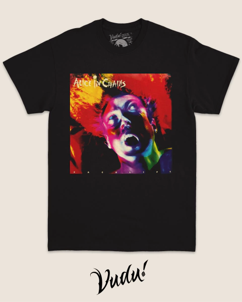 Camiseta preta com estampa colorida da banda Alice in Chains, apresentando a arte do álbum Facelift.