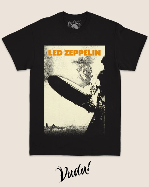 Camiseta preta com estampa do Led Zeppelin de 1969, mostrando uma imagem icônica do grupo.