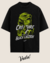 T-shirt oversized preta com estampa do monstro "Creature From The Black Lagoon" em verde