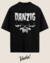 T-shirt oversized preta com estampa em branco do nome Danzig e uma caveira com chifres.