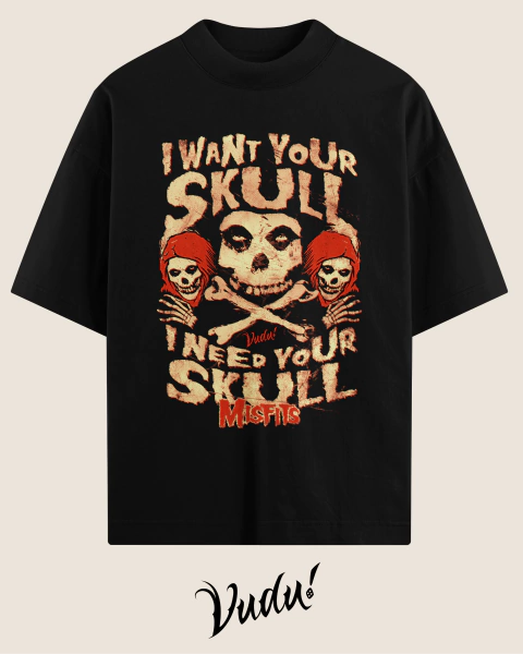 Camiseta oversized preta masculina com estampa de caveira e ossos cruzados, texto "I Want Your Skull, I Need Your Skull" e logo Misfits