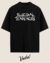 Camisa oversized preta com estampa "Suicidal Tendencies" em letras brancas.