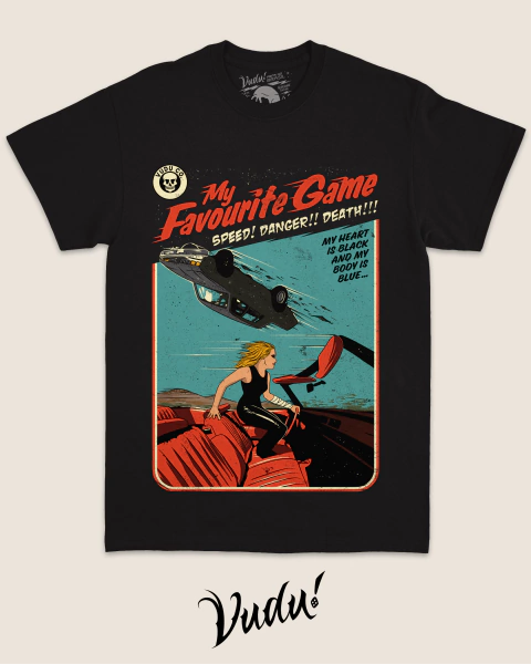 Camiseta preta com estampa inspirada na música "My Favorite Game" da banda The Cardigans, mostrando uma mulher dirigindo um carro esportivo em alta velocidade.