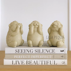 Trio Porquinhos Sábios Off-white - comprar online