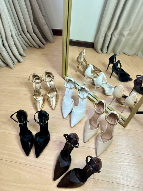Sapato Isabela com enfeite dourado - comprar online