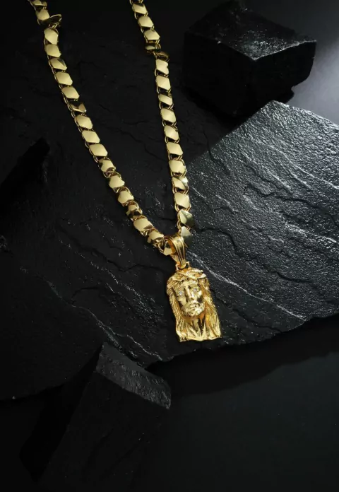 Corrente Friso Balão 10mm de 70cm + Pingente Face de Cristo Cravejado - comprar online