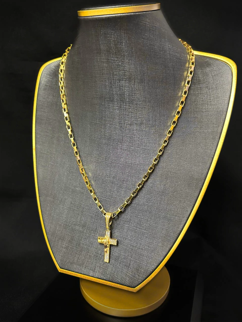 Corrente Tijolinho 8mm + Pingente Cravejado (Cruz com Face de Cristo) - comprar online