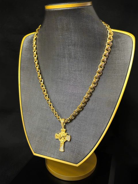 Corrente Friso Kenner 12mm + Pingente Cravejado (Cruz Com Face de Cristo) - comprar online