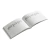 Álbum scrapbook aberto com páginas em branco e detalhes decorativos.
