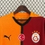 manto-mantos-uniforme-uniformes-blusas-blusa-roupa-roupas-camisetas-camisas-camisa-galatasaray-i-2024-25-laranja-amarela-masculina-torcedor-tailandesa-futebol-lançamento-nova-original-fotos-foto-oficial-primeira-casa-principal-titular-home-3.webp