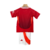 uniforme-infantil-manchester-united-i-2024-25-vermelha-uniforme-kit-conjunto-infantil-criança-futebol-2024-lançamento-nova-original-fotos-foto-oficial-primeira-casa-principal-titular-home-2.webp