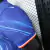 manto-mantos-uniforme-uniformes-blusas-blusa-roupa-roupas-camisetas-camisas-camisa-chelsea-i-2024-25-azul-masculina-jogador-tailandesa-futebol-lançamento-nova-original-fotos-foto-oficial-primeira-casa-principal-titular-home-6.jpg