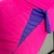 manto-mantos-uniforme-uniformes-blusas-blusa-roupa-roupas-camisetas-camisas-camisa-colo-colo-goleiro-2024-25-rosa-torcedor-masculina-tailandesa-futebol-lançamento-nova-original-fotos-foto-oficial-imagem-replica-barata-4.webp