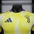 manto-mantos-uniforme-uniformes-blusas-blusa-roupa-roupas-camisetas-camisas-camisa-juventus-ii-2024-25-amarela-e-branca-jogador-masculina-tailandesa-futebol-lançamento-nova-original-fotos-foto-oficial-segunda-fora-reserva-away-3.webp