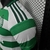 manto-mantos-uniforme-uniformes-blusas-blusa-roupa-roupas-camisetas-camisas-camisa-celtic-i-2024-25-branca-e-verde-jogador-masculina-tailandesa-futebol-lançamento-nova-original-fotos-foto-oficial-primeira-casa-principal-titular-home-3.webp