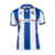 manto-mantos-uniforme-uniformes-blusas-blusa-roupa-roupas-camisetas-camisas-camisa-real-sociedad-i-2024-25-torcedor-masculina-branca-e-azul-1.webp