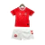 uniforme-infantil-dinamarca-i-2024-25-vermelho-e-branco-conjunto-uniforme-tailandesa-replica-original-oficial-fotos-imagem-home-casa-titular-primeira-principal-kit-1.webp